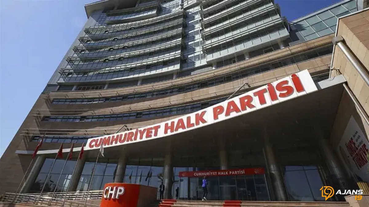 CHP'de ŞOK TEMİZLİK! 26 İl Başkanı Kapı Dışarı, 7 İsim İhraçla Yargıda!
