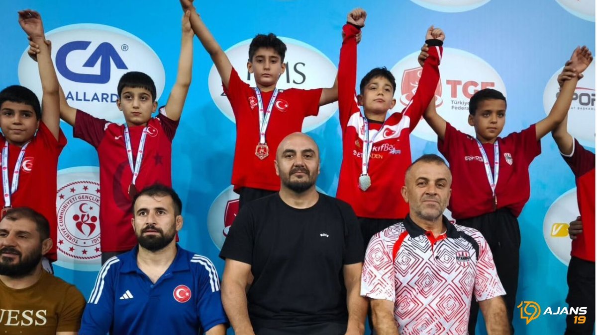 Ankara'da Sandsal Güreşçiden Tarihi Başarı! Arif Bozdağ, Türkiye Şampiyonu Oldu!