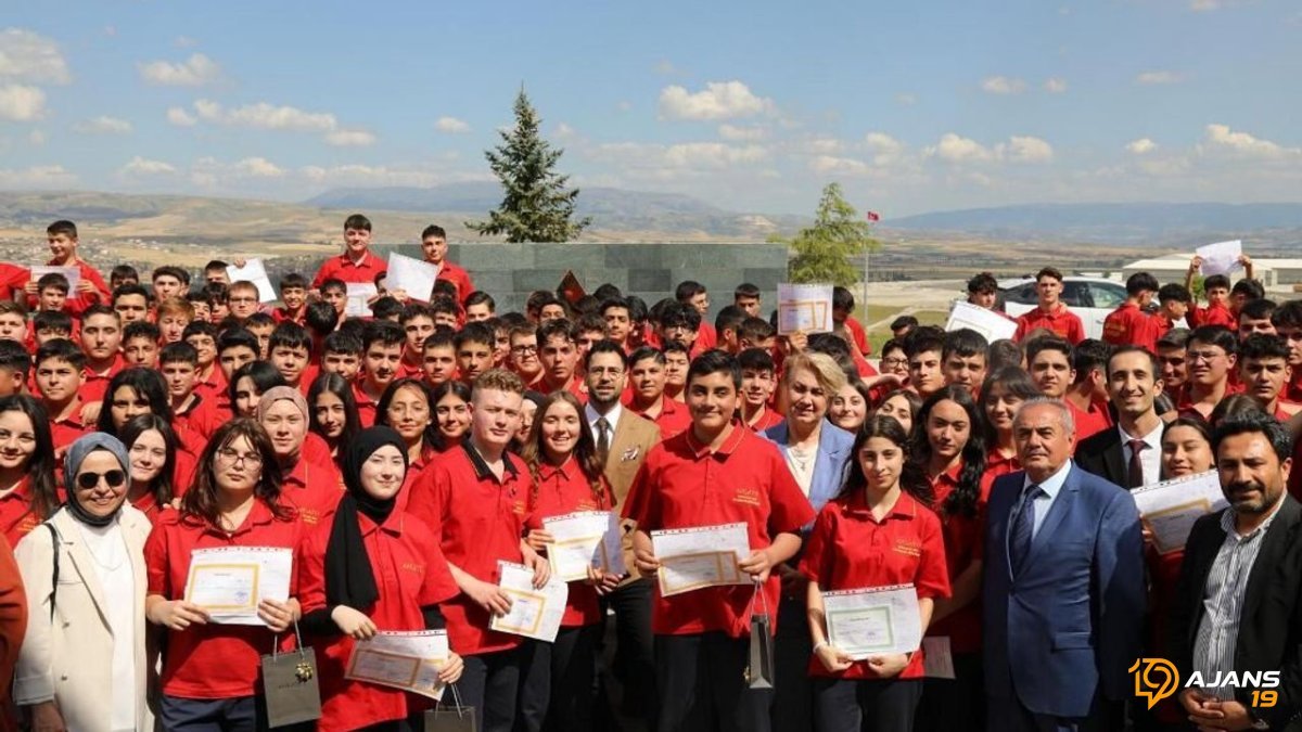 Karne Günü Sürprizi: Geleceğin Yıldızları Başarılarını Kutluyor!
