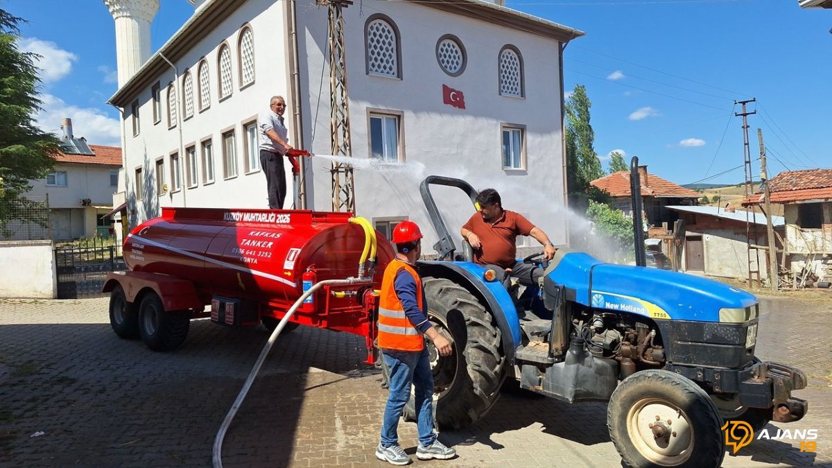 İtfaiye Gelmeden Alevleri Söndürdüler: Köy Halkı Kendi İmkânlarıyla Can Güvenliğini Sağladı!