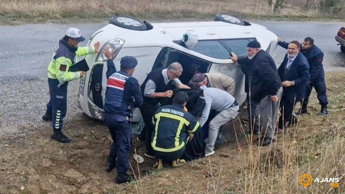 Alaca'da Kan Donduran Kaza: Otomobil Ters Döndü, Yaralılar Acil Yardım Bekledi!