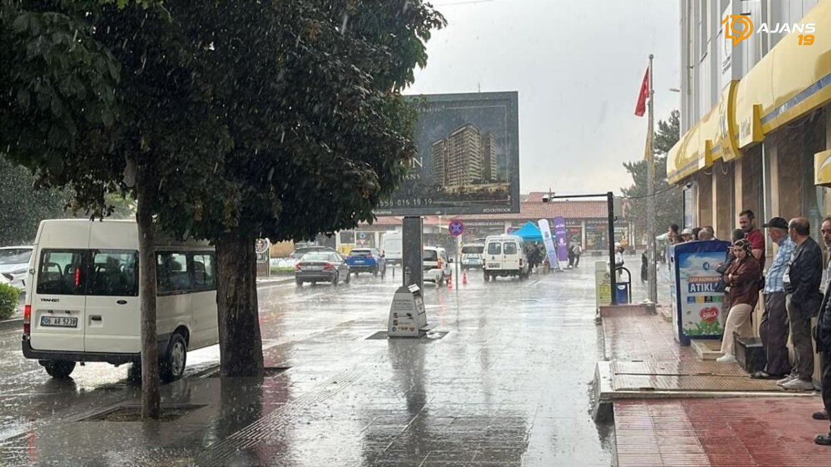 Çorum'u Vuran Ani Sağanak: Kent Hayatı Bir Anda Kilitlendi, Vatandaşlar Zorlu Anlar Yaşadı