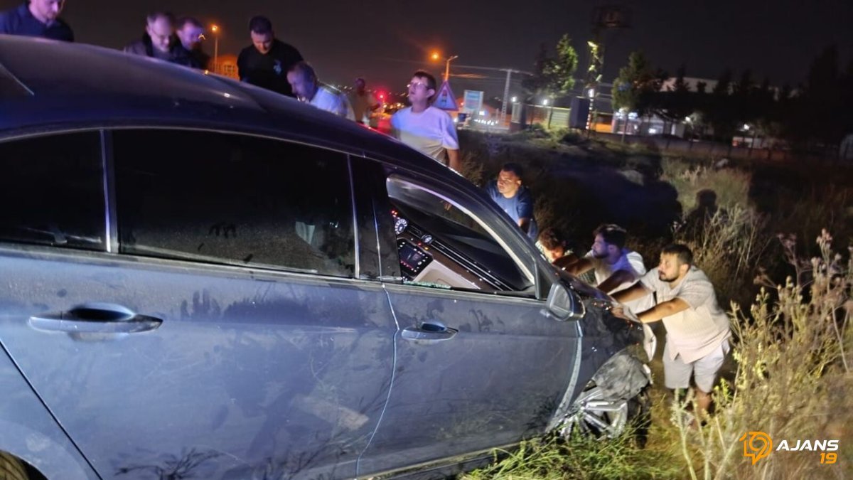 Çorum'da Korkunç Anlar! Sürücüsünün Kim Olduğu Bilinmeyen Otomobil Taklalar Atarak Tarlaya Uçtu: Olay Yeri İncelemeleri Başladı!