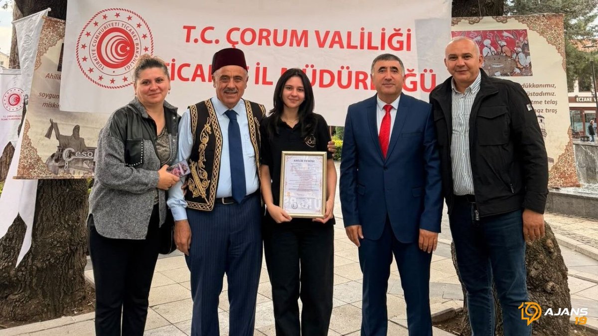 Genç Kalemden Tarihi Başarı! Sırmanaz Polat, Çorum'u Sallayan Eseriyle Şampiyon Oldu!