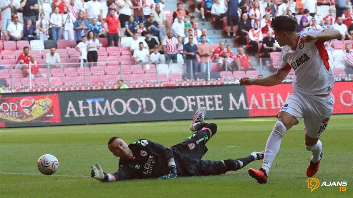 Süper Lig'in Gizli Kahramanları: Çorum FK'nın Hızlı Hücum Sırrı Fenerbahçe ve Trabzon'u Sallıyor!