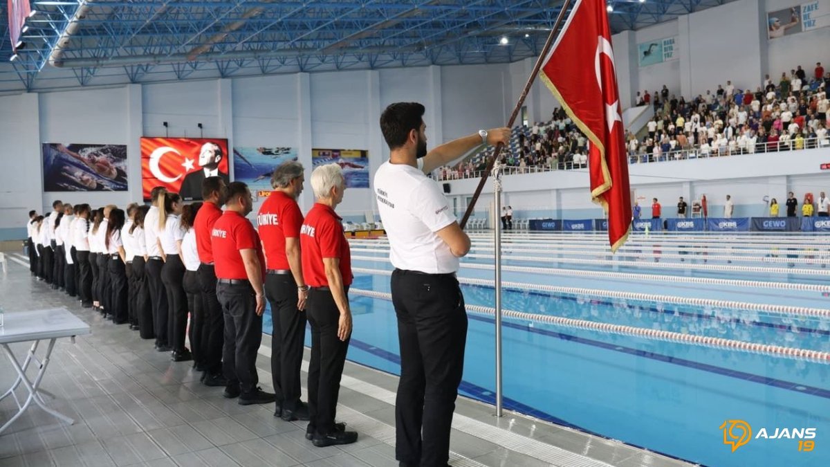 Çorum'un Havuzları Rekor Kırıyor! Dev Yüzme Şampiyonası Milyonları Buluşturdu!