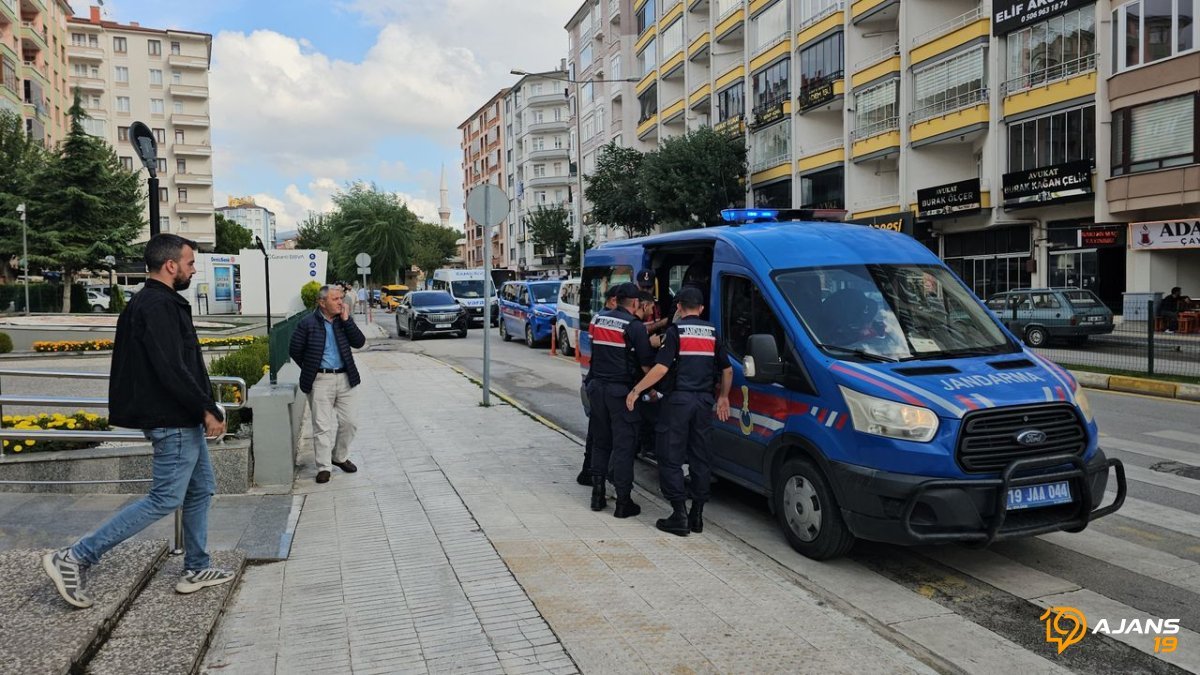 Evden Çıkan Sayı Şoke Etti! 1043 Sentetik Ecza Yakalandı, Operasyon Sonucu Tek Bir Kişi Gözaltında!