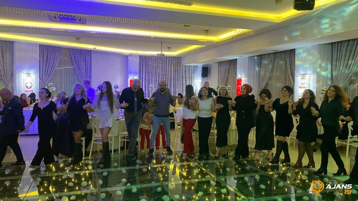 Cumhuriyet Balosuyla Aydınlanan Gecede Büyük Kutlama: Eğitim İş ve Birleşik Kamu İş'ten Çifte Coşku!