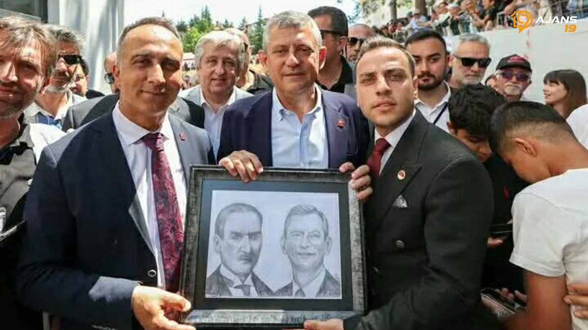 CHP Lideri Özgür Özel'e Çorum Ziyaretinde Kadim Bir Sembolle Taçlanan Duygusal Anlar