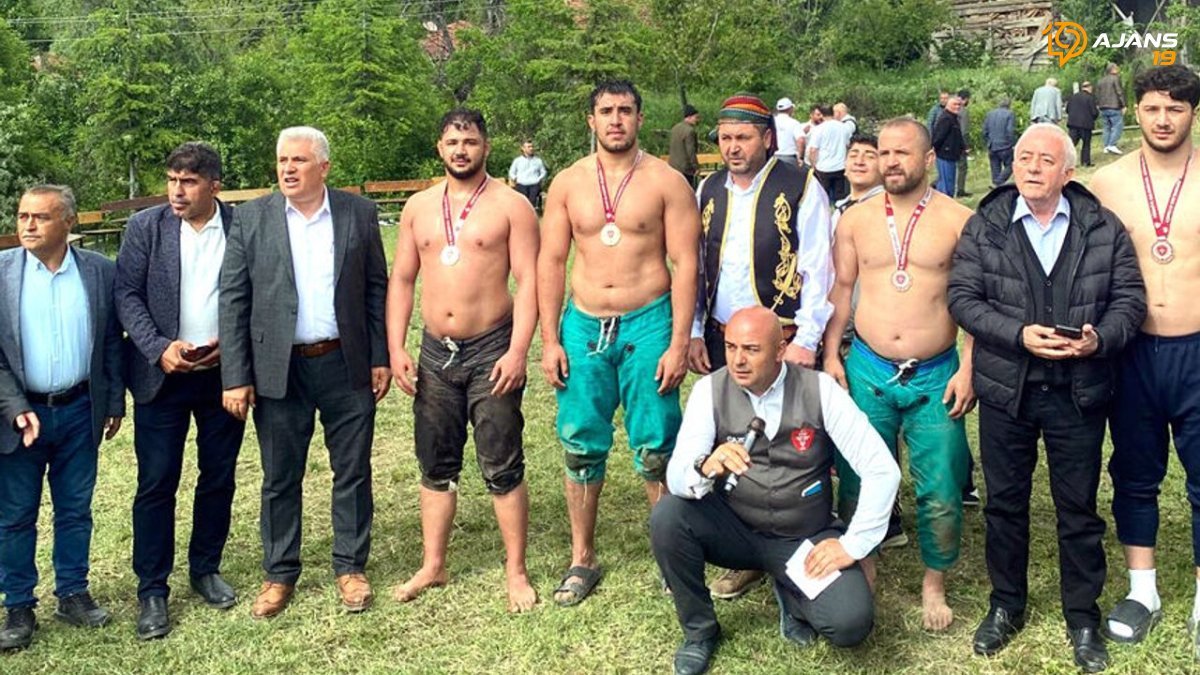 Kunduzlu Er Meydanı'nda Tarihi Anlar: Başpehlivan Efe Anıl Al Zirveye Çıktı