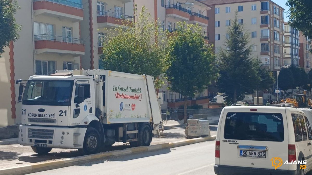 Çorum'da Çöp Kamyonunda Tüyler Ürperten Anlar: Kasıstan Geçerken İşçiler Yerlerde Kaldı!