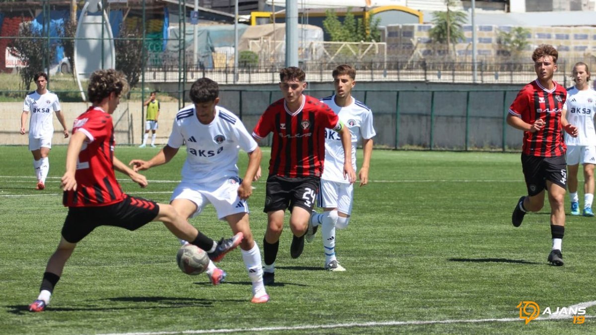 Genç Yıldız Adayları Evinde Farklandı! Arca Çorum FK U19'dan Şok Skorla Ayrılık