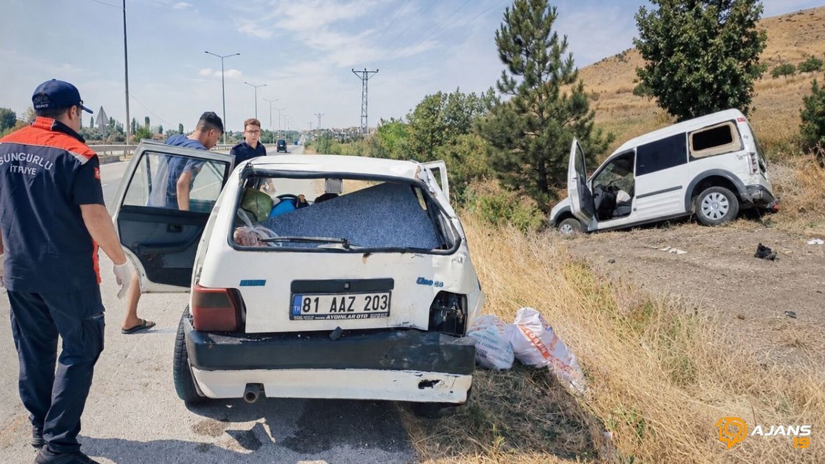 Sungurlu'da Kan Donduran Kaza: Kavşakta Zincirleme Facia! 3 Can Tehlikede!