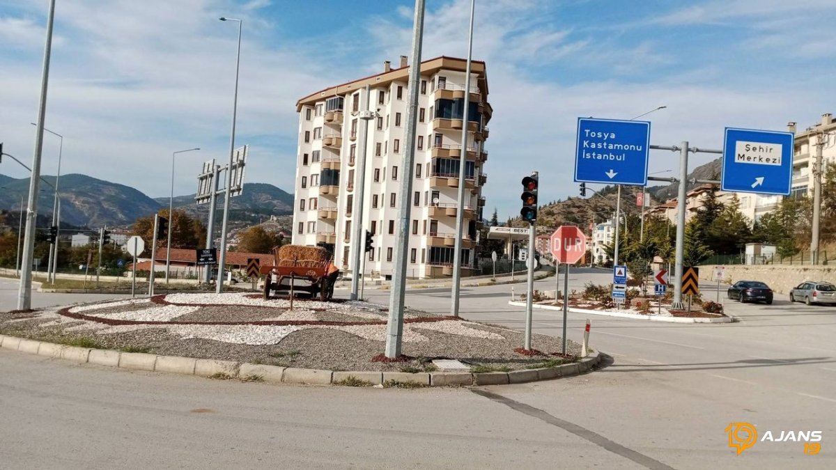 İskilip Çevre Yolu'nda Yıllardır Beklenen An! Kavşak Trafik Işıkları Nihayet Devreye Giriyor: Yeni Dönem Başlıyor!