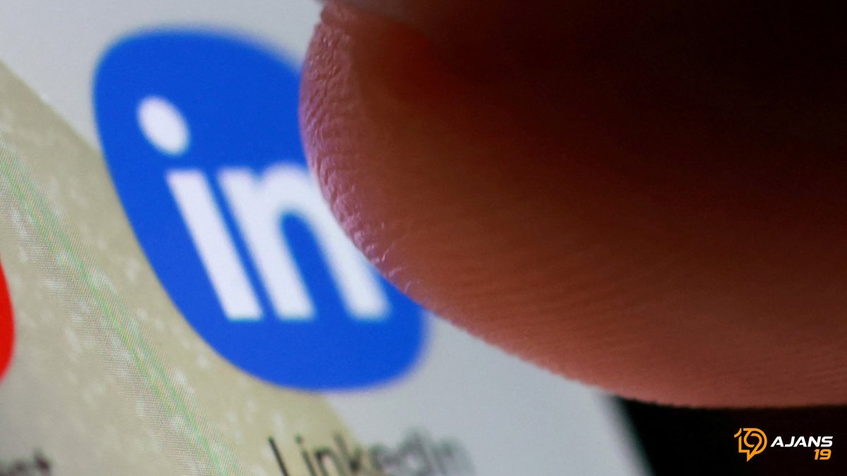 Flörtün Tuzaklarından Kaçanlar LinkedIn'e Sığındı: Profesyonel Ağda Yeni Aşk Rüzgarı!