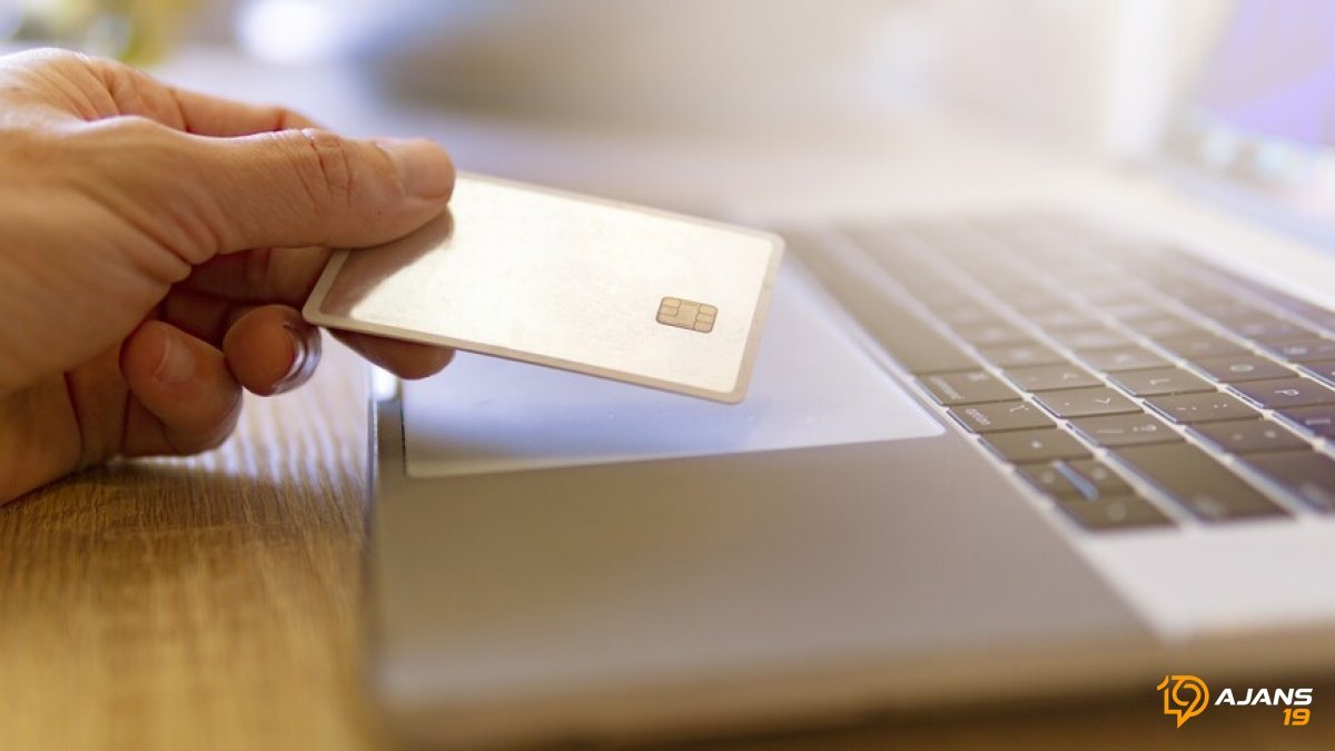 Doğaya Kaçışın Gizli Kahramanları: E-Ticaret Siteleri Kampa Doyuyor!