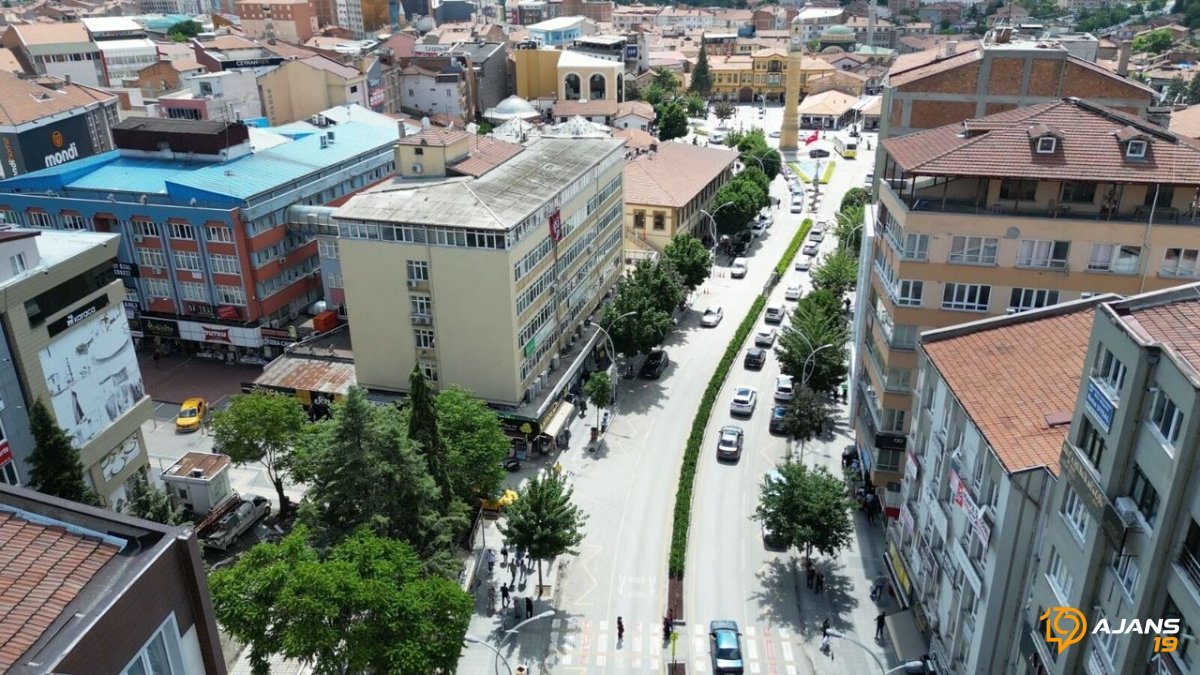 Gazi Caddesi'nde Sürpriz Kapanma: Dev Altyapı Çalışması Trafiği Kilitliyor!