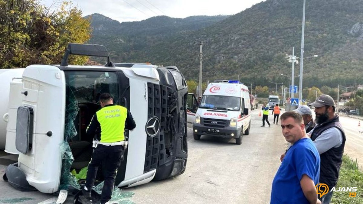 Beton Mikseri Terör Estirdi: Otomobili Paramparça Etti, 3 Can Yaralı!