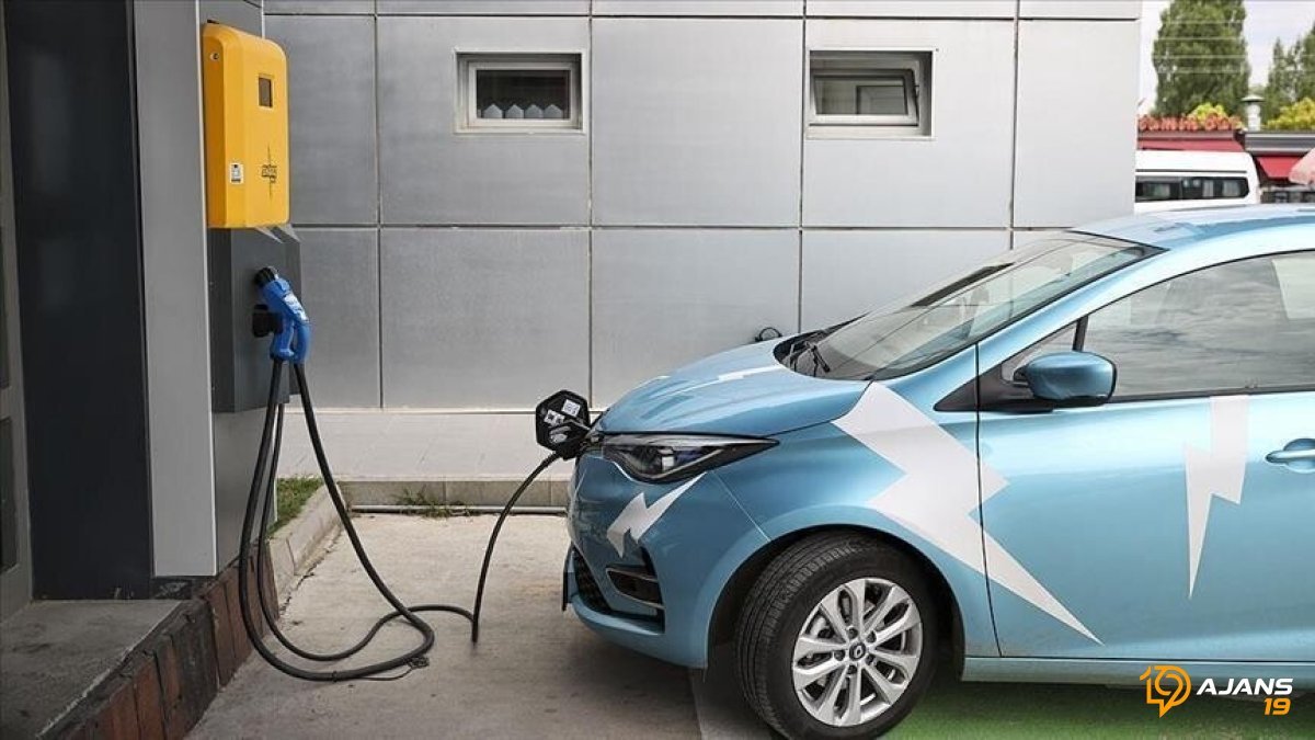 Çin'in Elektrikli Araç Devrimi Durdu mu? Vergi İndirimleri Bitti, Satışlar Çakıldı!
