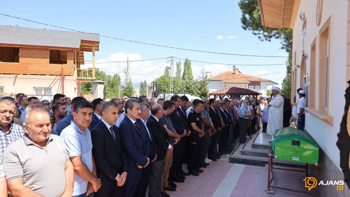 Mülkiye'nin Ağır Topu Yüreklere Düştü: Müfettiş Görükmez'in Babası Son Yolculuğuna Uğurlandı