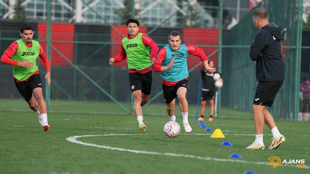 Çorum FK'da Sezon Hazırlığı Dorukta: Futbolcular Sahada Savaşırken, Teknik Heyet Taktik Dehasını Konuşturuyor!