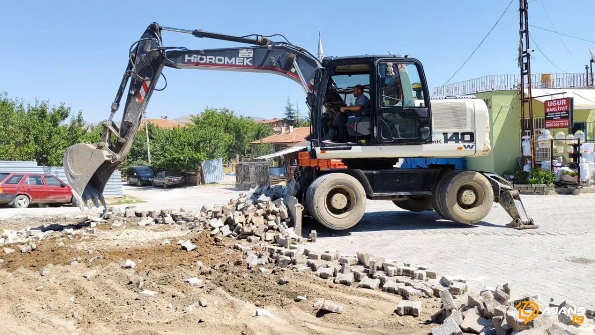 Sungurlu'da Yollar Yeniden Doğuyor: Asfalt Seferberliği Nefes Kesti!