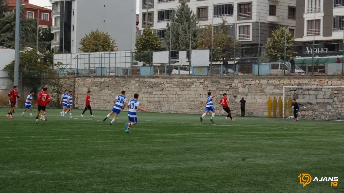U19'dan Nefes Kesen Mücadele: Merzifonspor ve Arca Çorum FK Puanları Paylaştı!